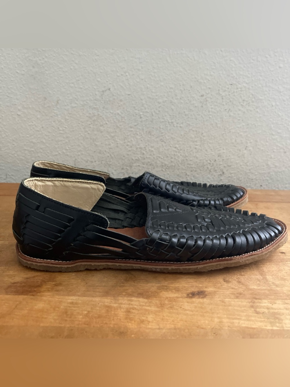 TOMS Huarache Slip On Flat Black Leather Men’s Sandals 10
